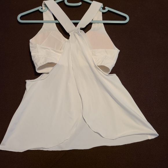 Titika white flow top - Picture 2 of 2